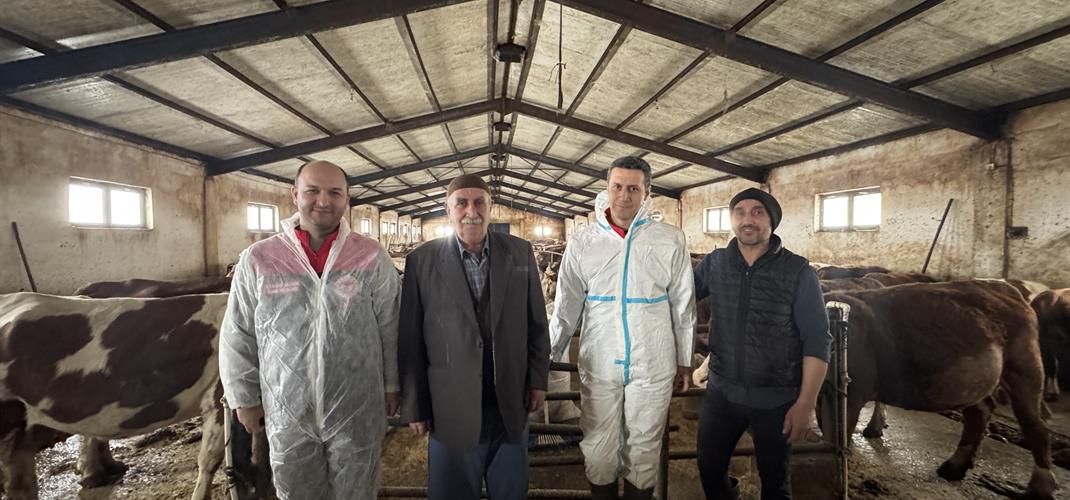 İL MÜDÜRÜMÜZ KONUKTEPE KÖYÜNDEKİ ÇİFTÇİMİZİ ZİYARET ETTİ