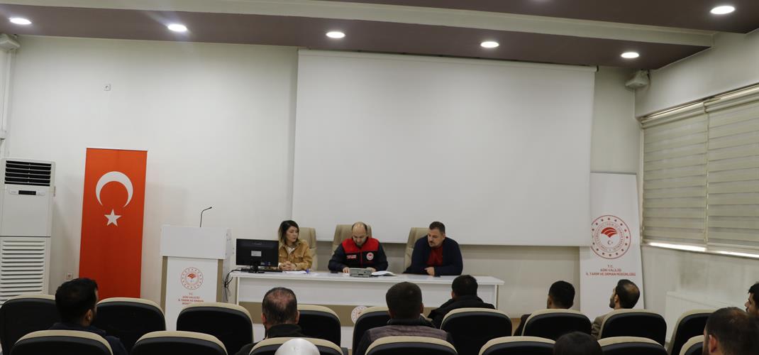 VETERİNER HEKİMLERE HAYVAN HAREKETLERİ VE AŞILAMA ÇALIŞMALARI HAKKINDA BİLGİLENDİRME YAPILDI