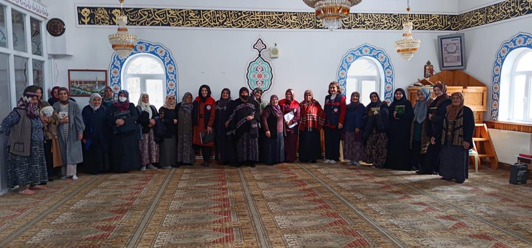 BALOLUK, TEZEREN VE EĞRİBELEN’DE KADIN ÇİFTÇİLERE “TARIMSAL ÜRETİM PLANLAMASI VE TARIM SİGORTALARI” EĞİTİMİ VERİLDİ