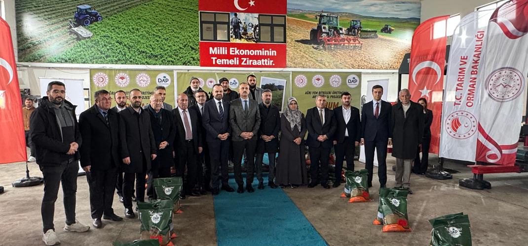 YEM BİTKİLERİ ÜRETİMİNİN ARTIRILMASI PROJESİ KAPSAMINDA TOHUM DAĞITIM TÖRENİ GERÇEKLEŞTİRİLDİ